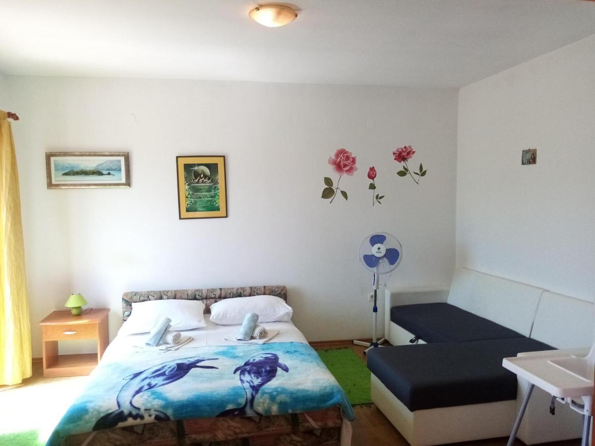 Apartments "Sun-Sea" โลปาร์ ภายนอก รูปภาพ